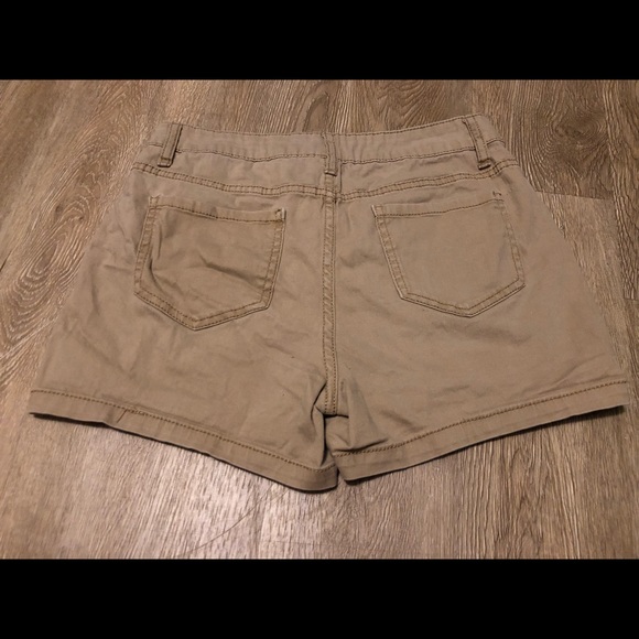 Faded Glory khaki Shorts size 10 summer! - Picture 3 of 4